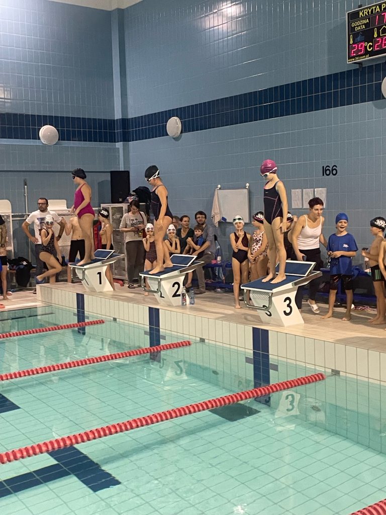 Mikołajkowe zawody pływackie